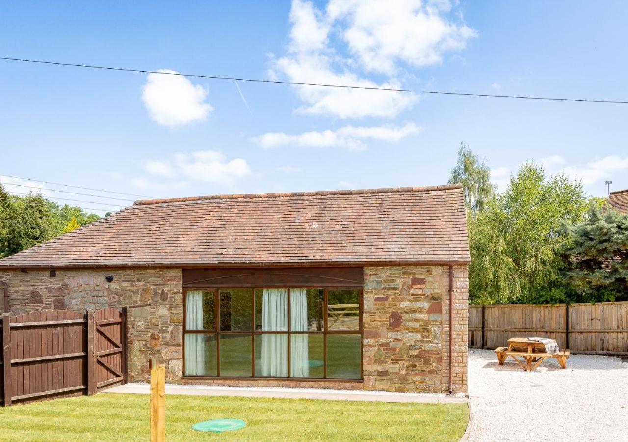 The Barn In Longhope - Luxury Barn Conversion Exteriör bild
