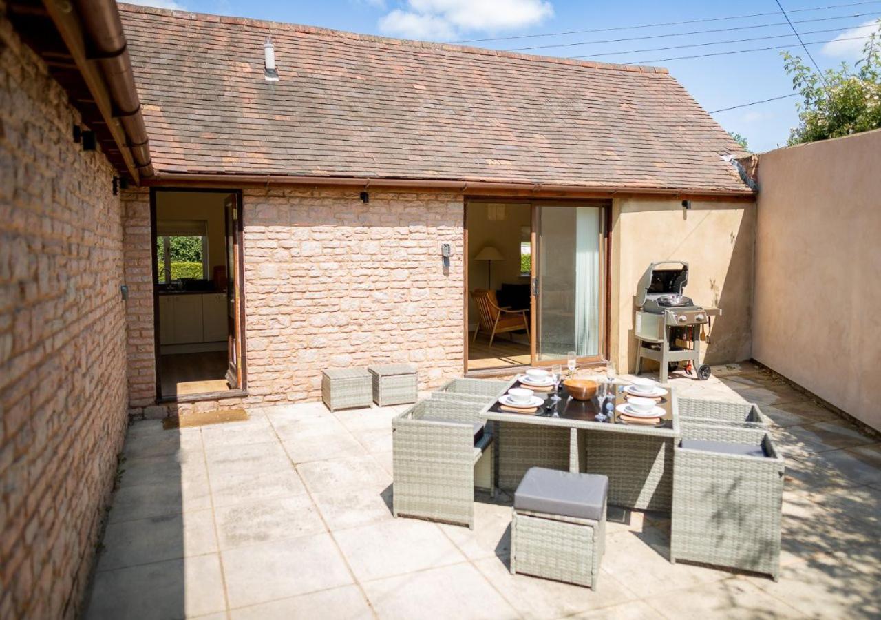 The Barn In Longhope - Luxury Barn Conversion Exteriör bild