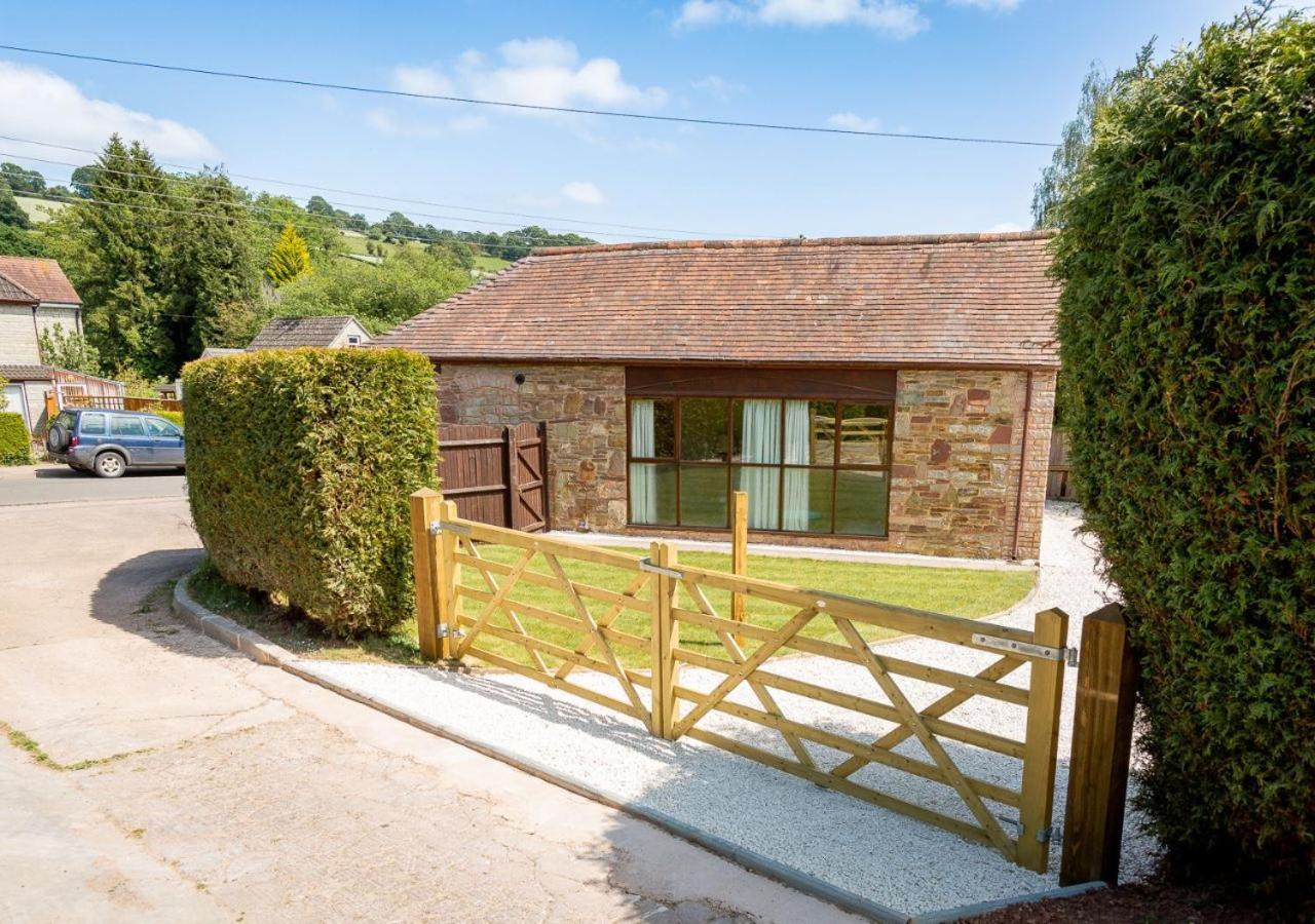 The Barn In Longhope - Luxury Barn Conversion Exteriör bild
