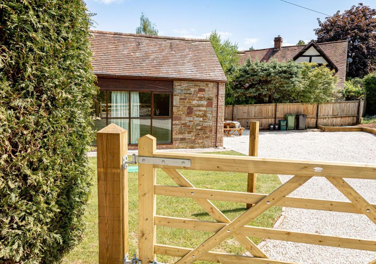 The Barn In Longhope - Luxury Barn Conversion Exteriör bild