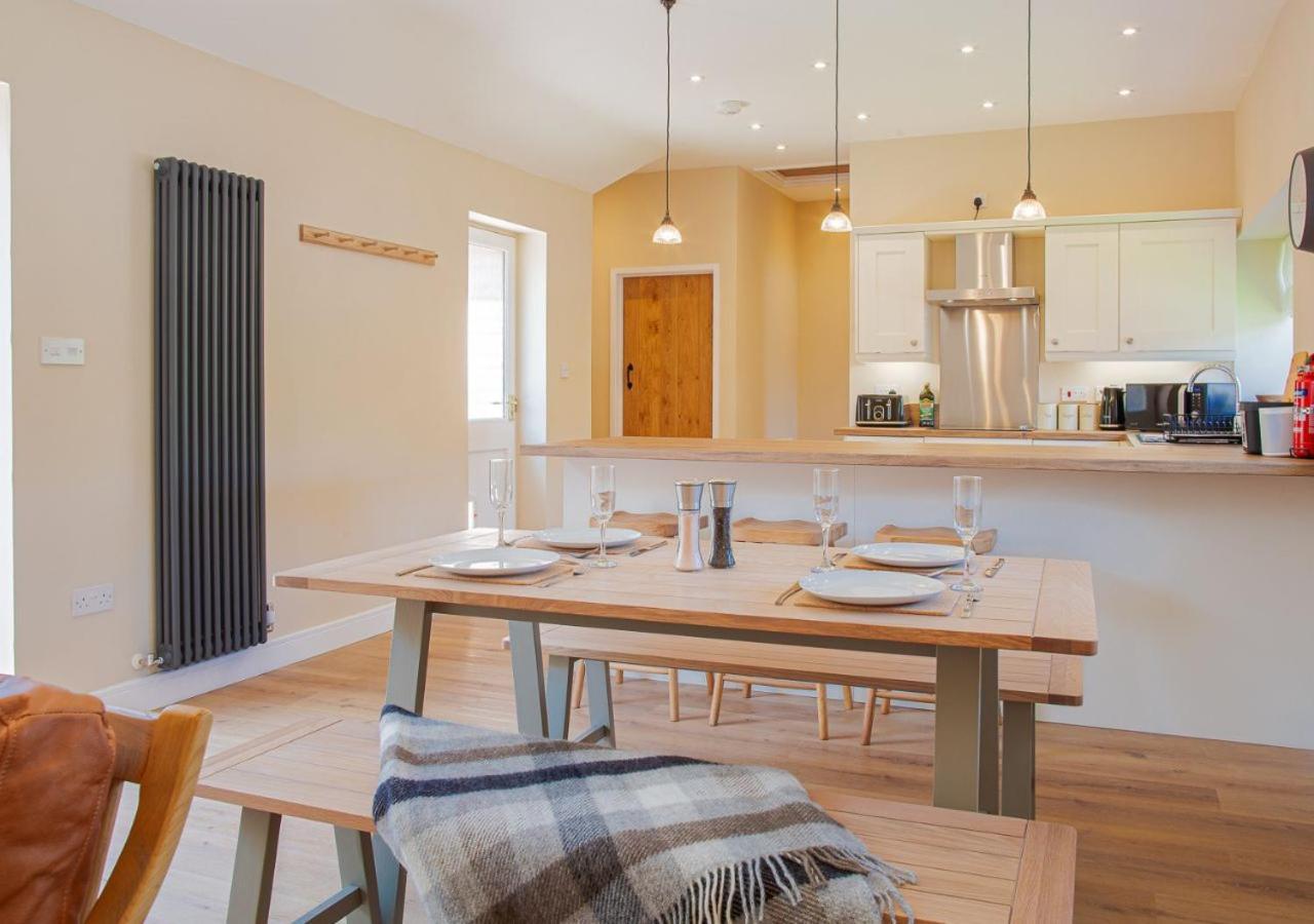 The Barn In Longhope - Luxury Barn Conversion Exteriör bild